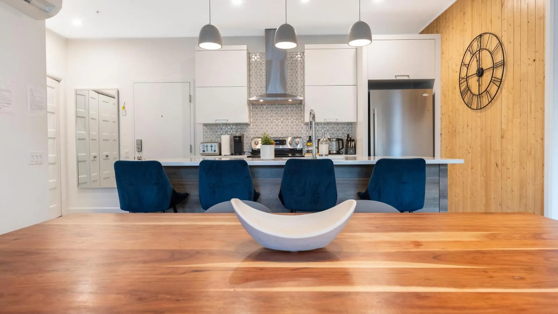 Saphir, Spacious 2-Bedroom Apartment, City Center, Free Parking Québec
