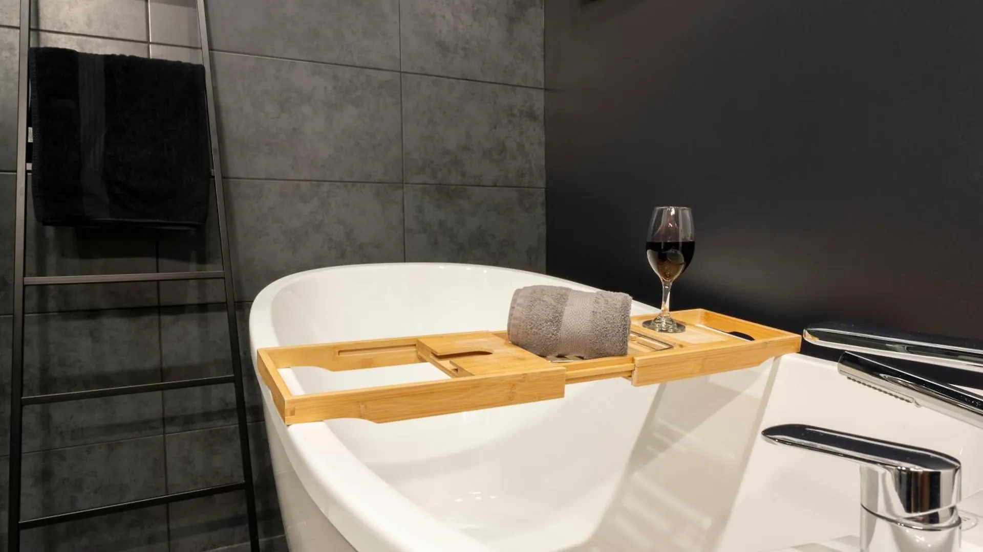 Saphir, Spacious 2-Bedroom Apartment, City Center, Free Parking Québec 0*,