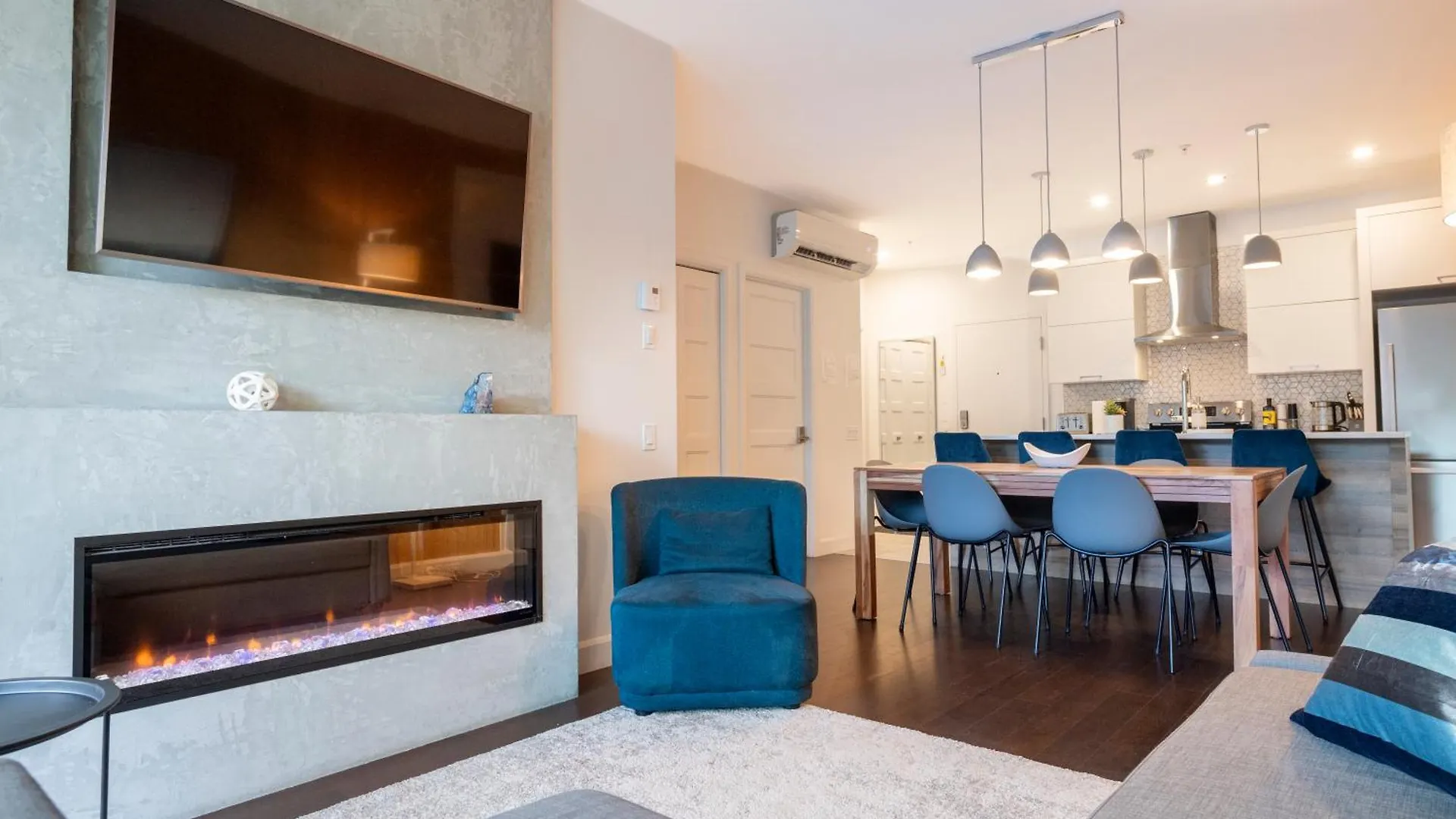 Saphir, Spacious 2-Bedroom Apartment, City Center, Free Parking Québec